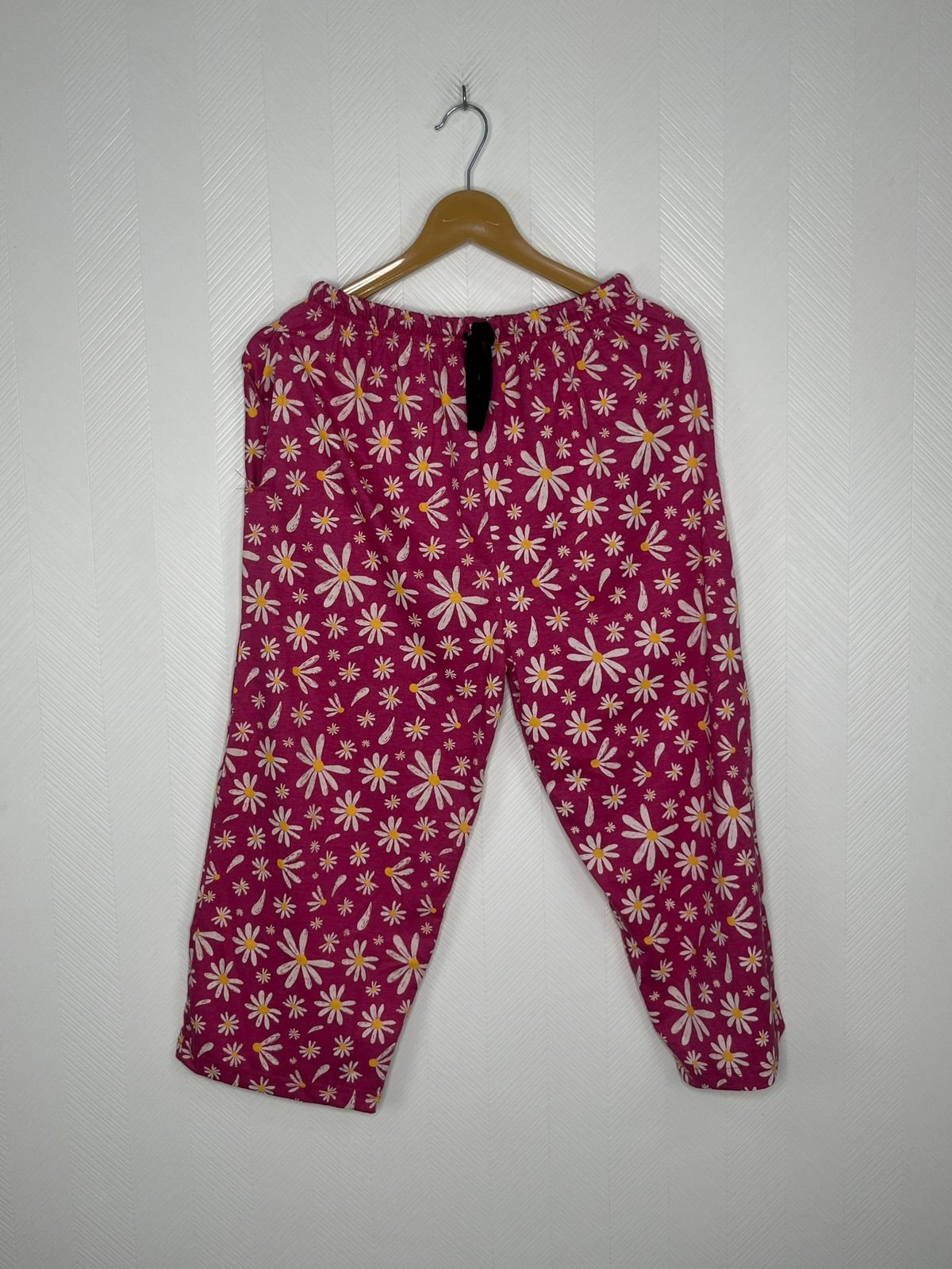 Raspberry Pink Daisy Floral Printed Cotton 3/4th Pants