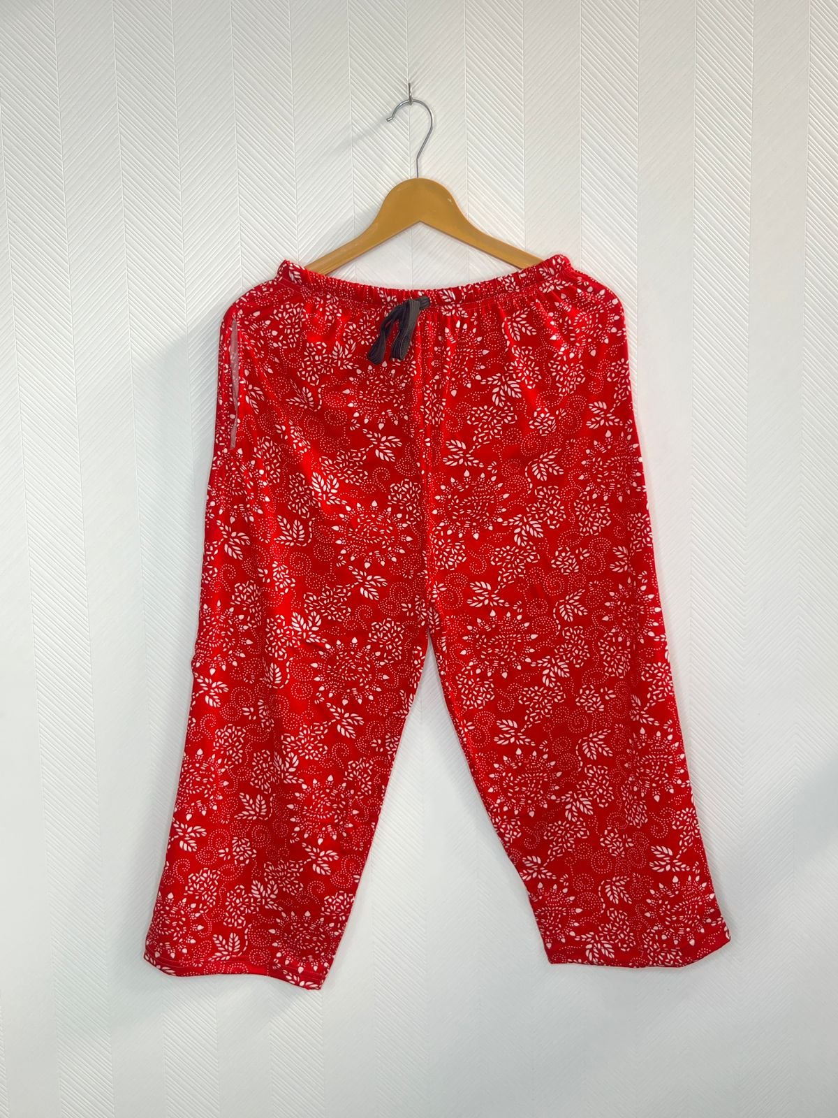Crimson Floral Charm 3/4th Pants