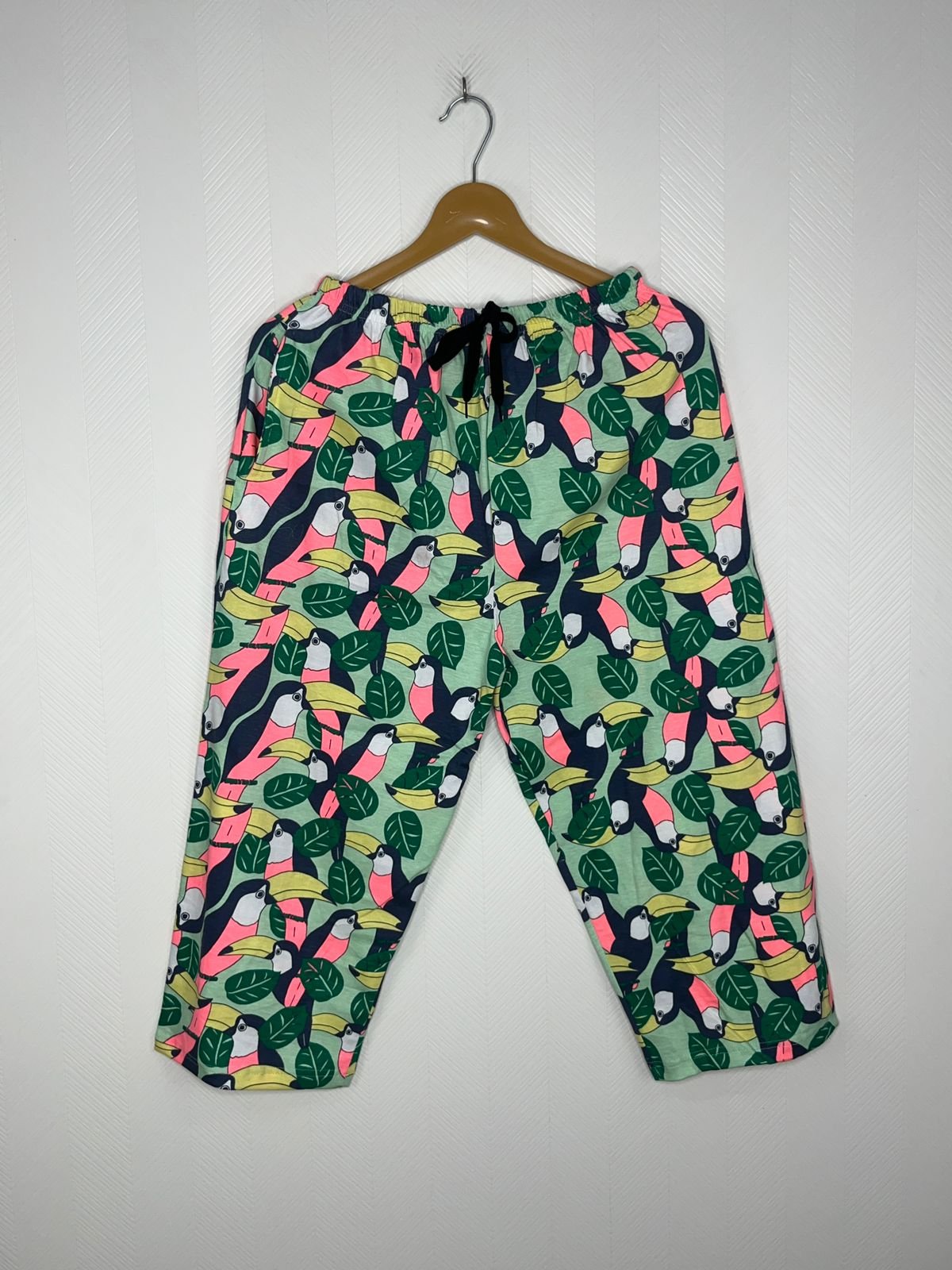 Tropical Toucan Print 3/4th Pants