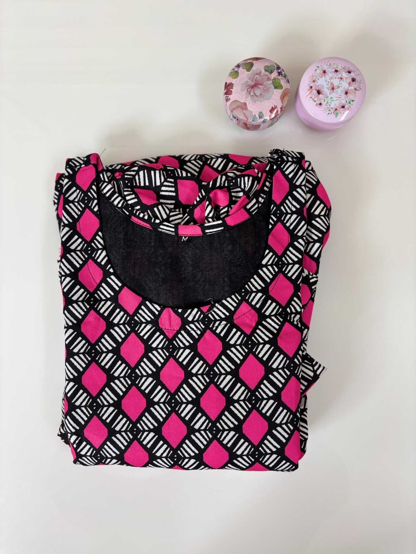 Black With Pink Geometric Diamond Printed Outdoor Blended Cotton Non Feeding Maxi