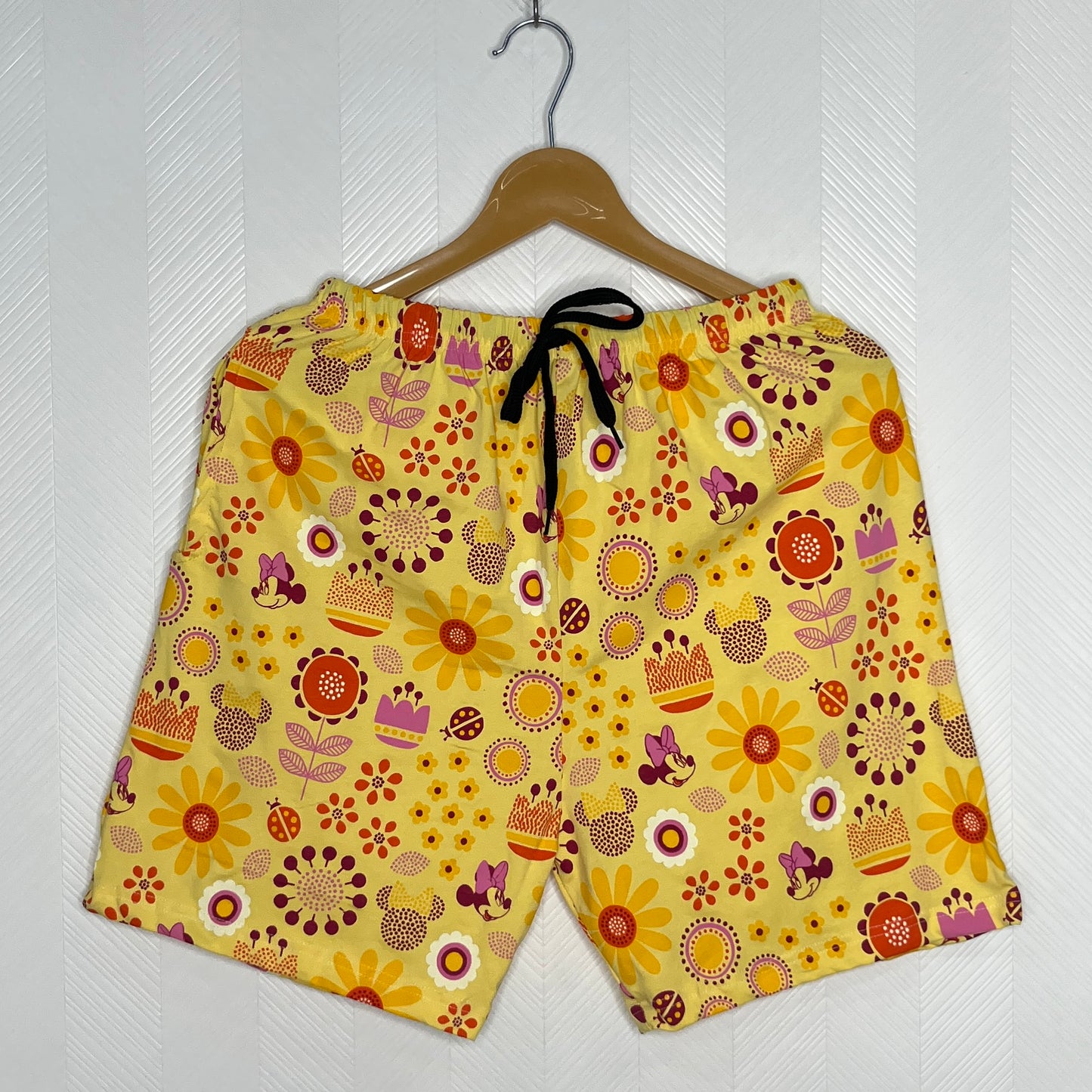 Butter Yellow Retro Minnie Garden Women's Shorts