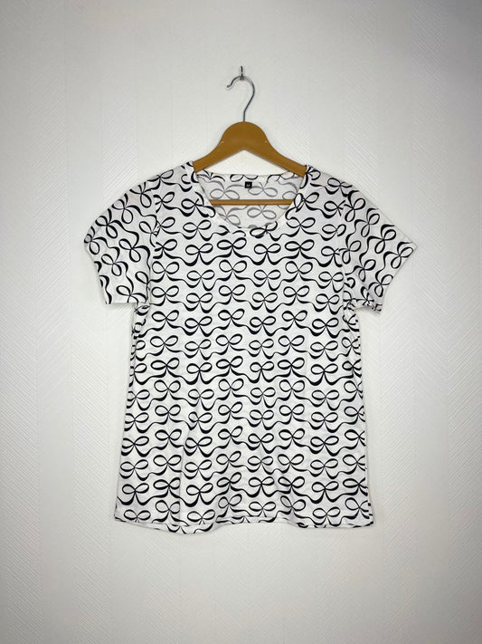 Elegant Bow Pattern Women's T-Shirt