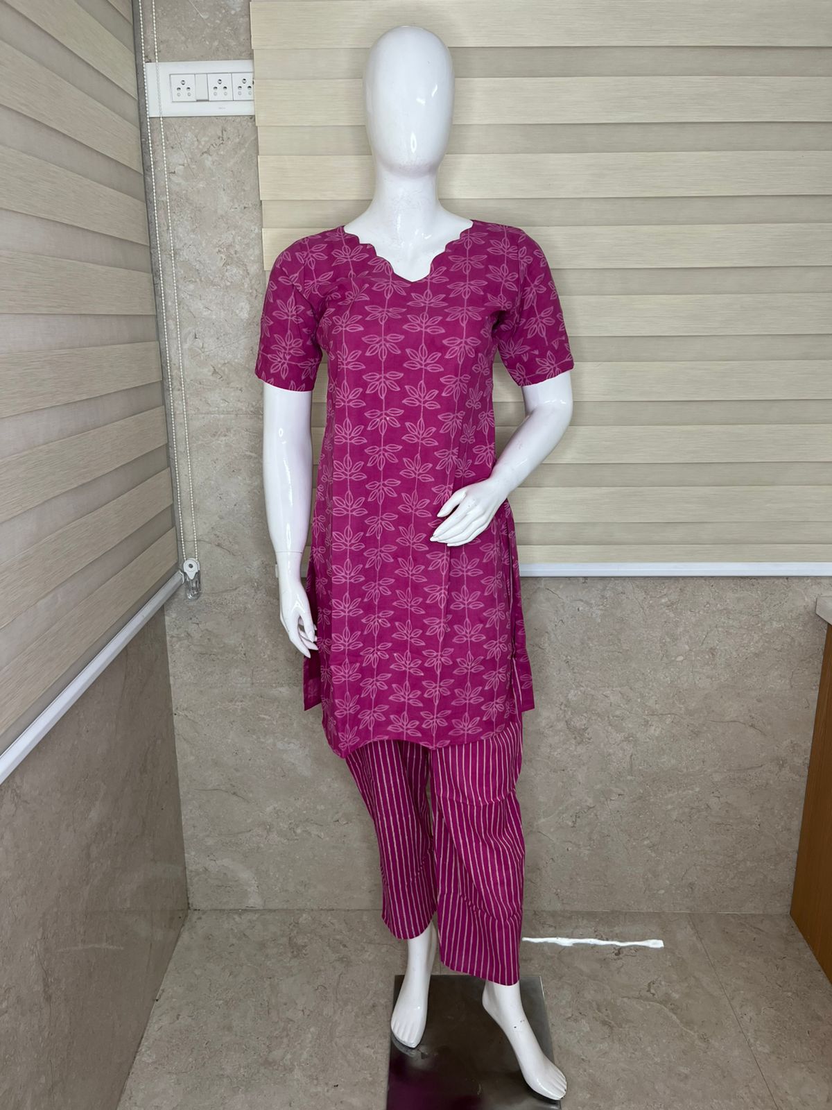 Women's Pink Floral Printed Short Kurti