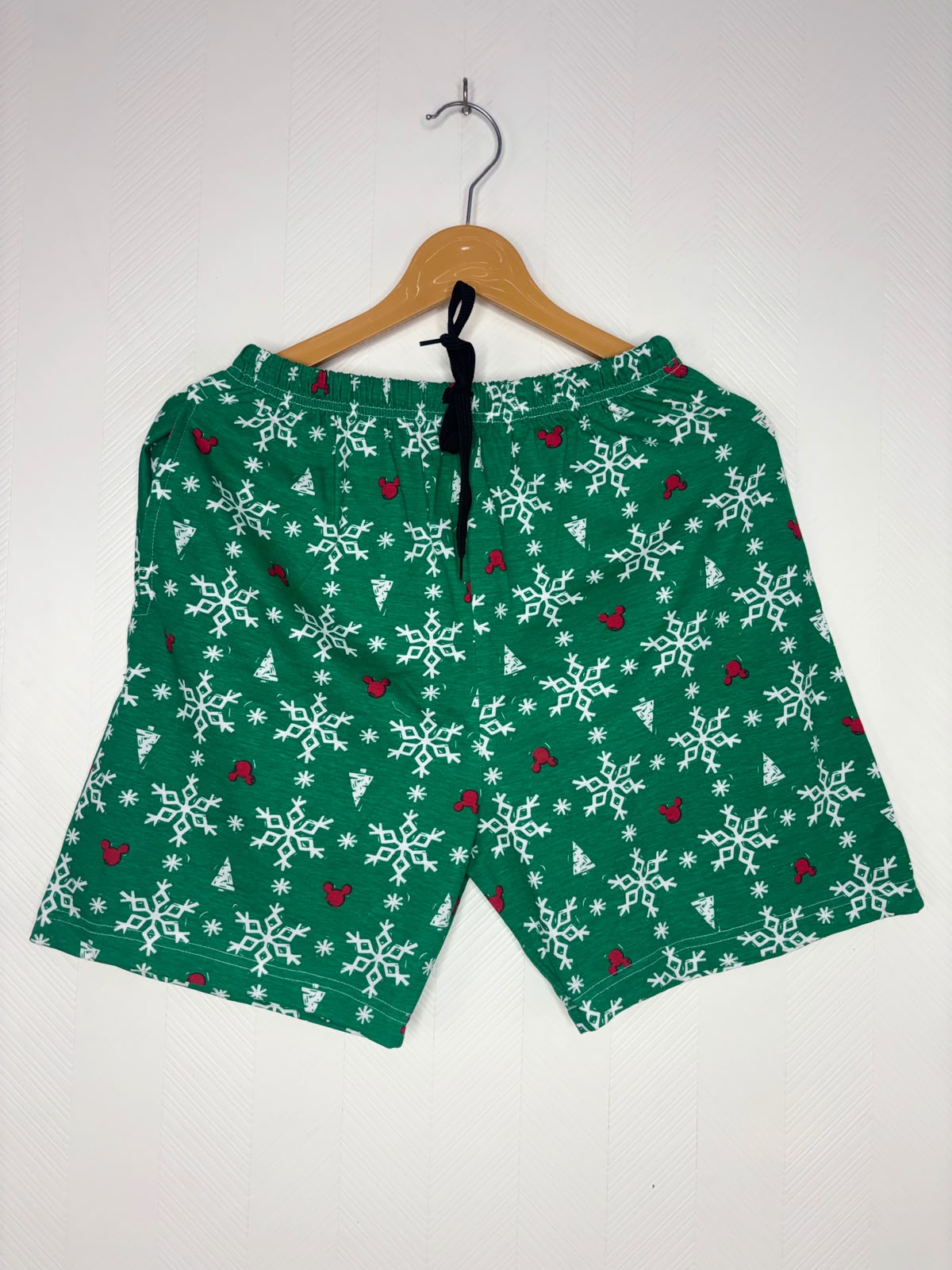 Christmas Snowflake Green Women's Shorts