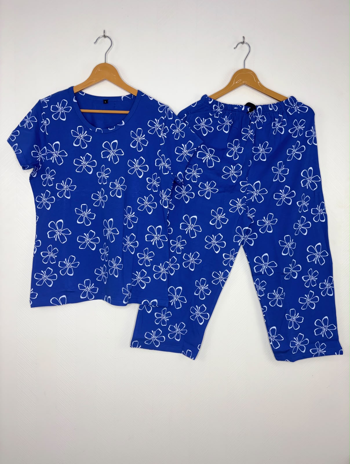 Royal Blue Daisy Blossom Print T-Shirt with 3/4th Pant Set