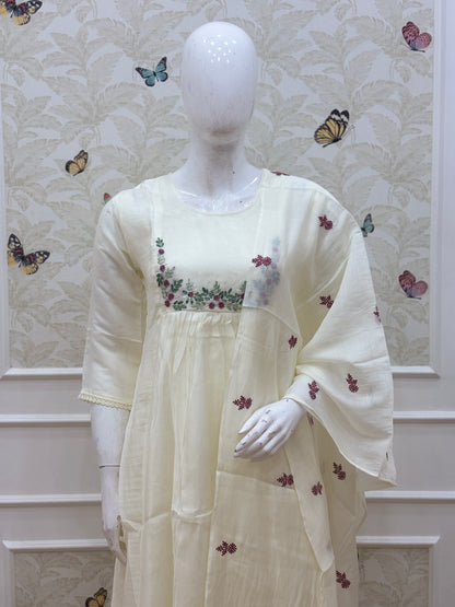 Mul chanderi A line with work Ivory White Floral Embroidered 3-Piece Suit