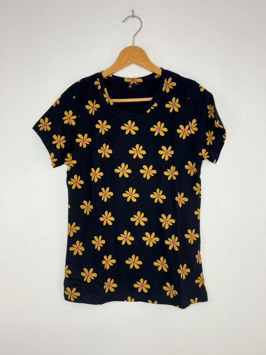Black Daisy Floral Women's T-Shirt