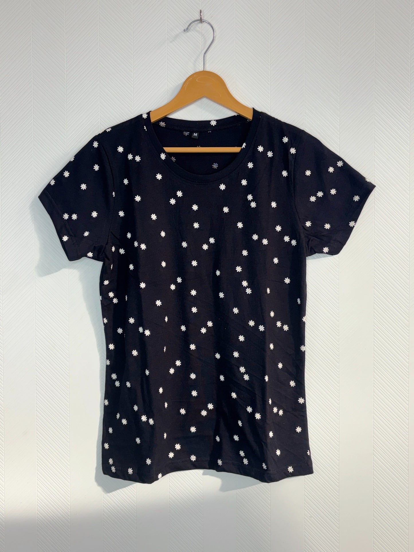 Black White Daisy Print Womens Tshirt