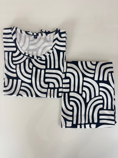 Black & White Geometric Print T-Shirt and 3/4th Coords