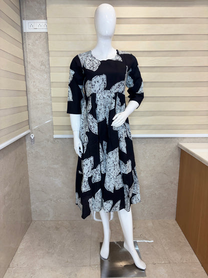 Mul Cotton Fabric Black & White Leaf Print Non-Feeding Maternity Maxi