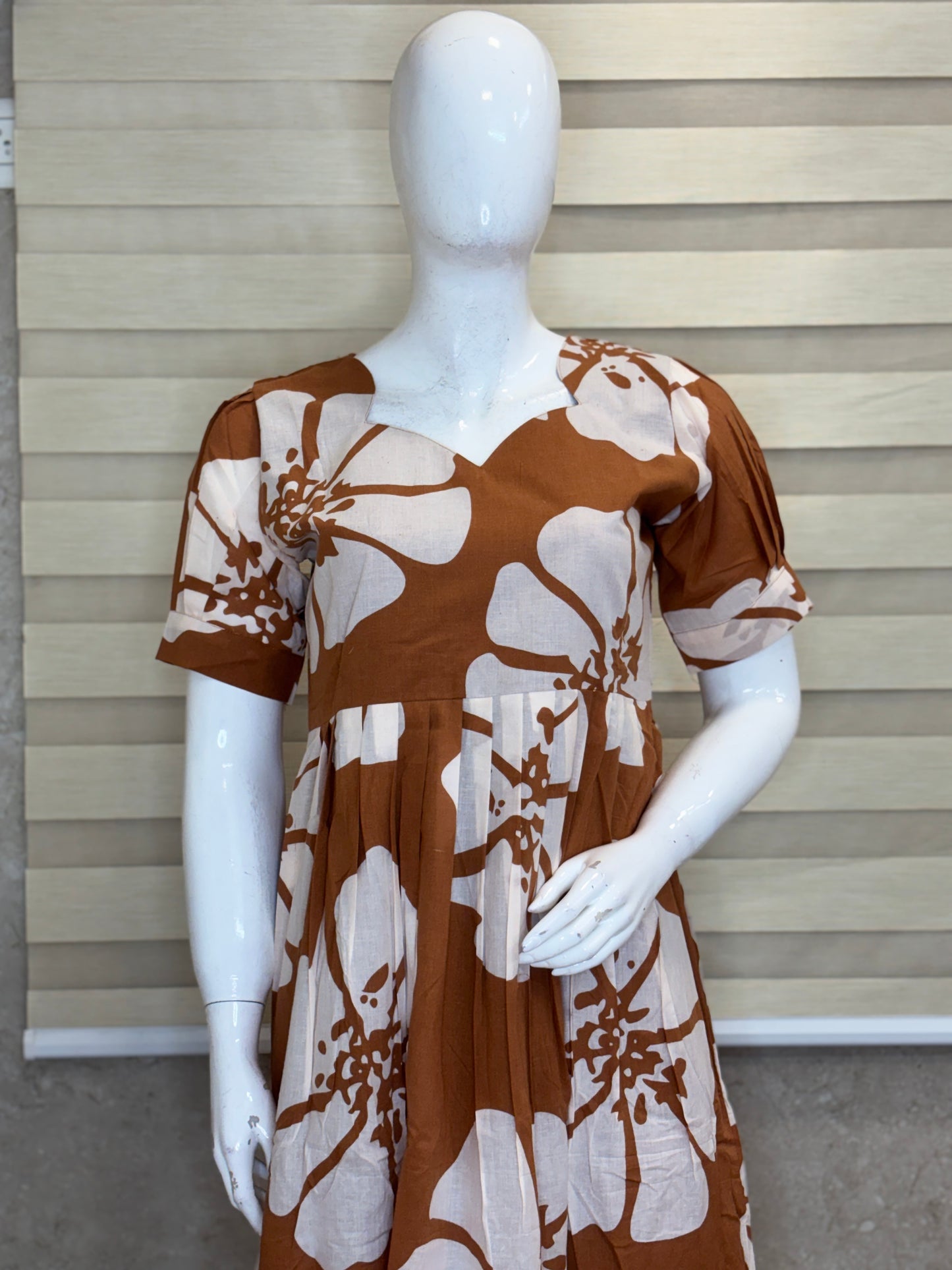 Mul Cotton Fabric Brown Abstract Leaf Print Non Feeding Maxi