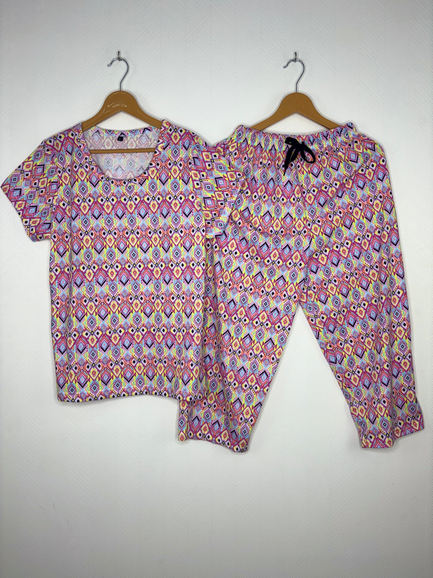 Orchid Pink Geometric Diamond Print T-Shirt with 3/4th Co-ords