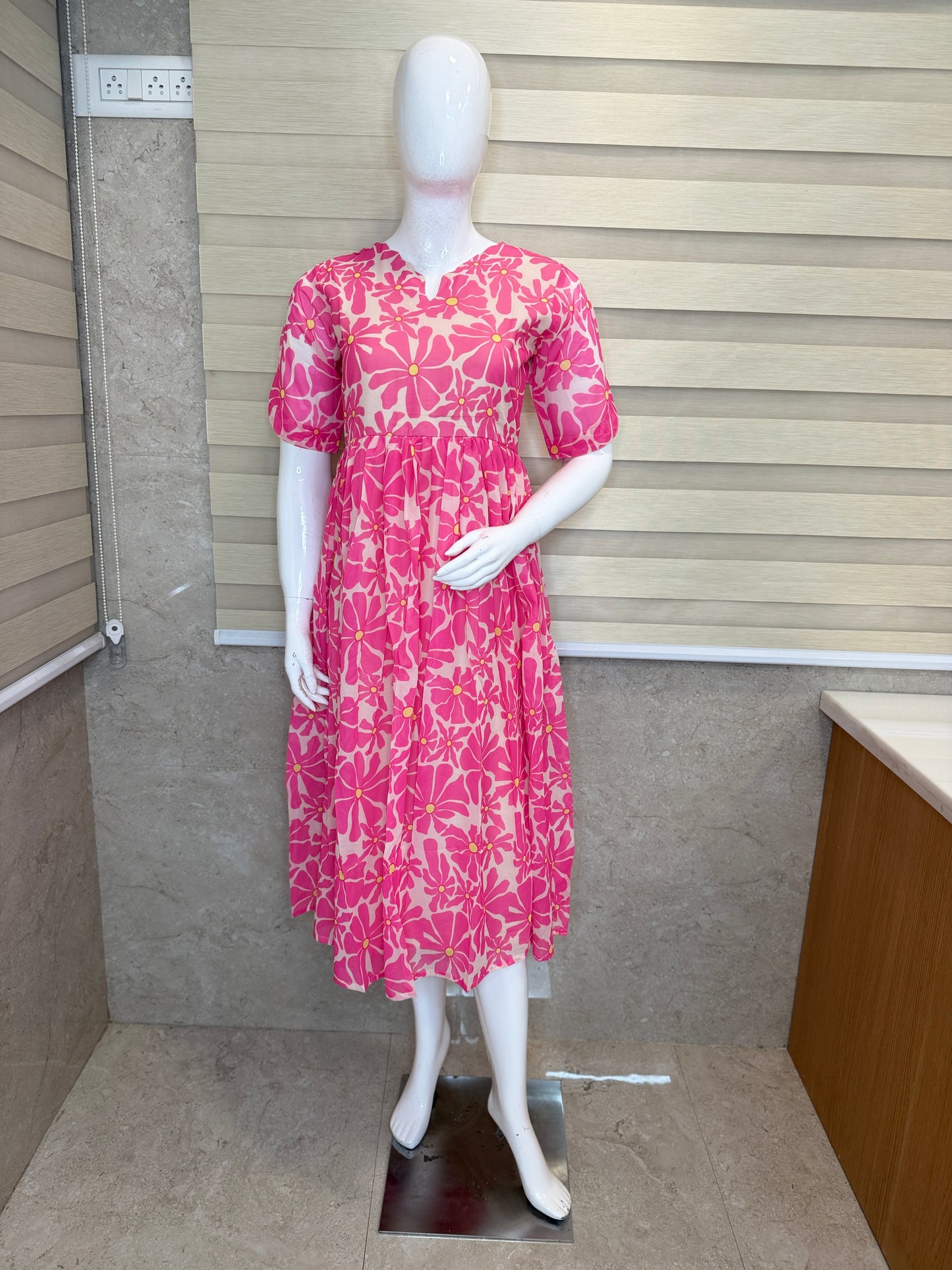 Pink White Floral Printed Georgette Outdoor Non-Feeding Maxi