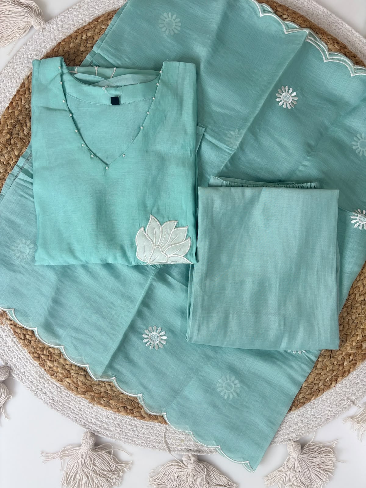 Mul Chanderi with Slit With Embroidery Sea Green Floral Embroidered 3-Piece Suit