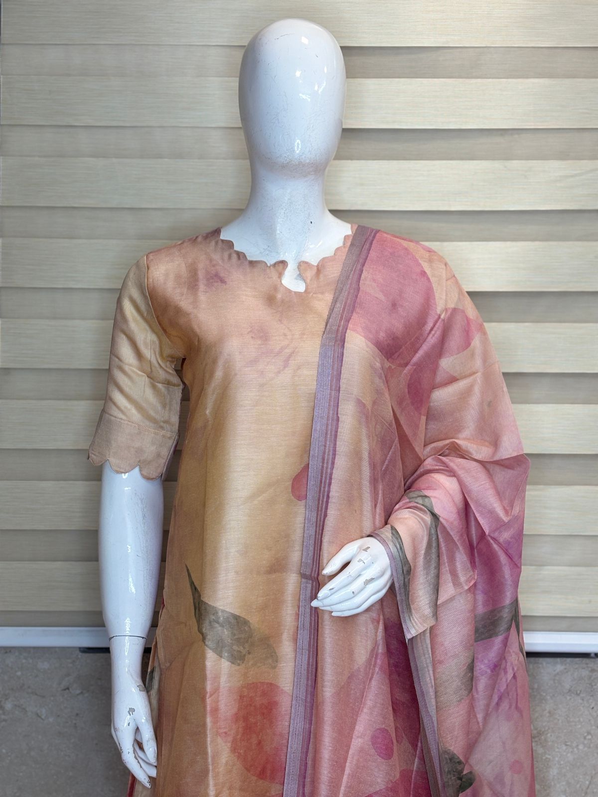 Pink Elegant Printed Linen Kurta Set With Duppata