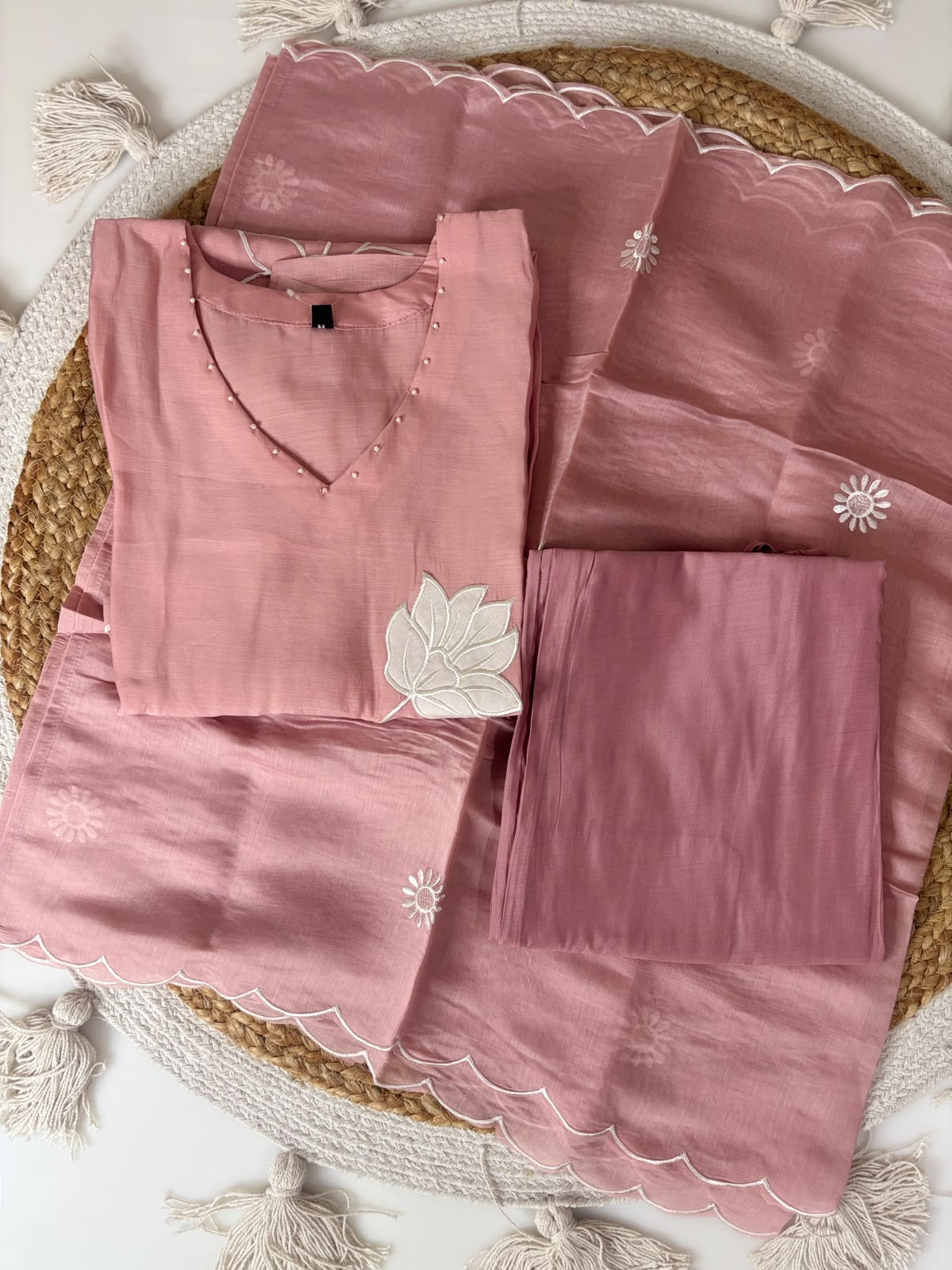 Mul Chanderi with slit with embroidery Dusty Pink Floral Embroidered 3-Piece Suit
