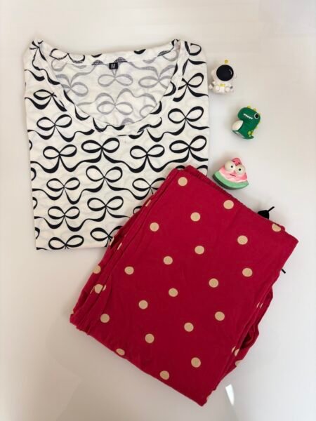 White and Black Bow's Printed T-shirt with Garment Red Contrast Pant Set