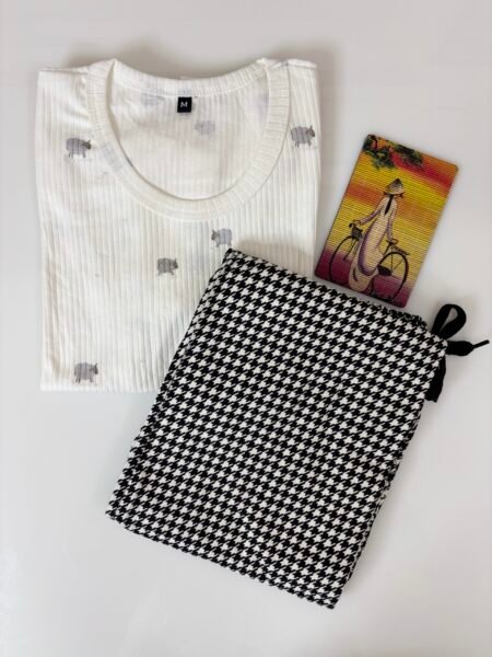 White Lamp's Printed T-shirt with Black Contrast Pant Set